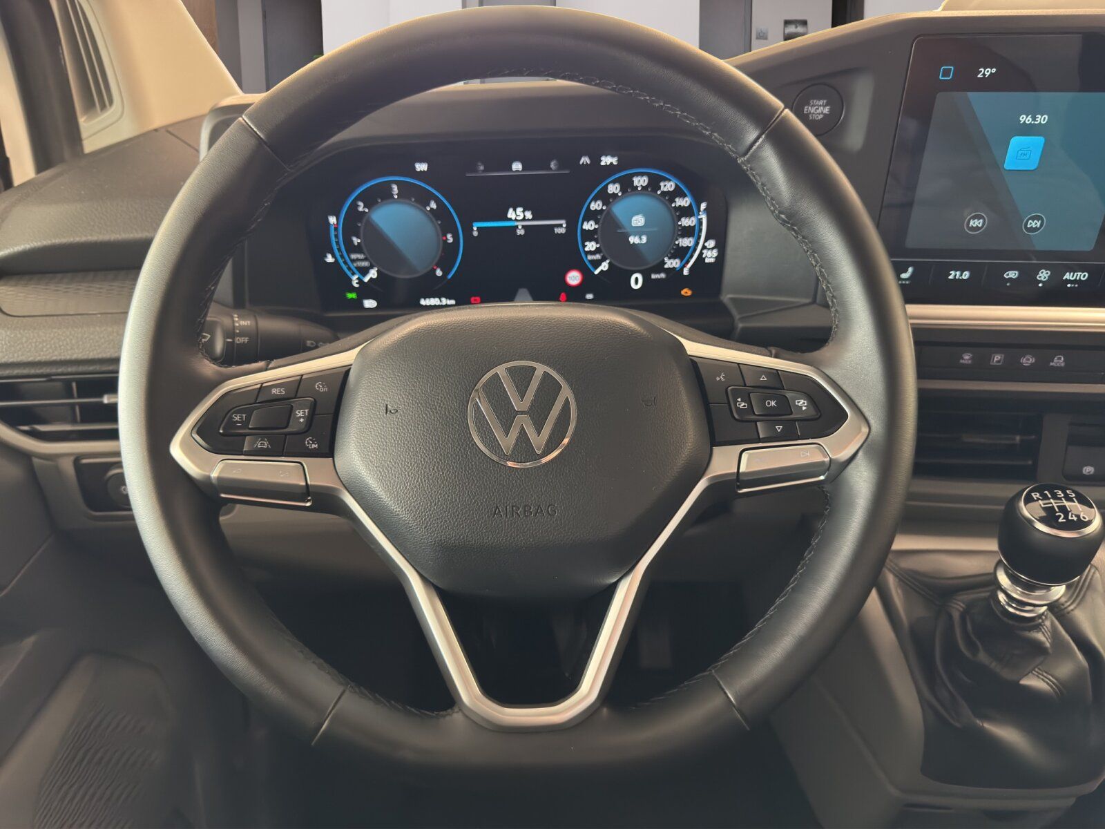 Fahrzeugabbildung Volkswagen Transporter Kasten 2.0 TDI KR 6-Gang AHK APP GJR