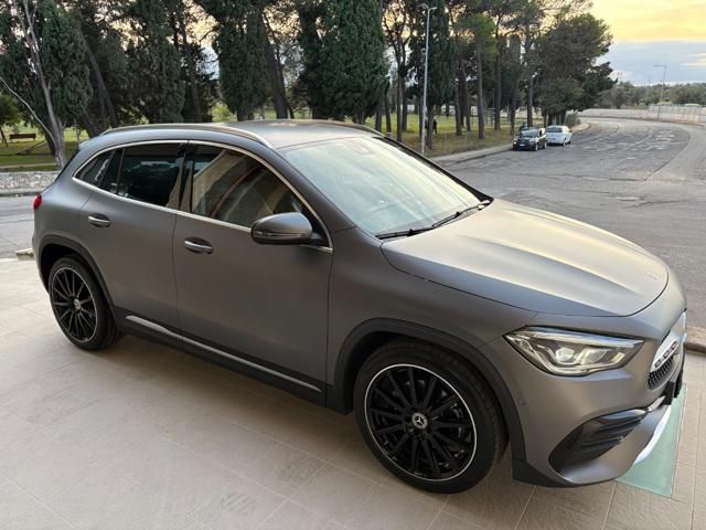 Mercedes-Benz MERCEDES-BENZ GLA 200 d Automatic 4Matic Premium imagem 3
