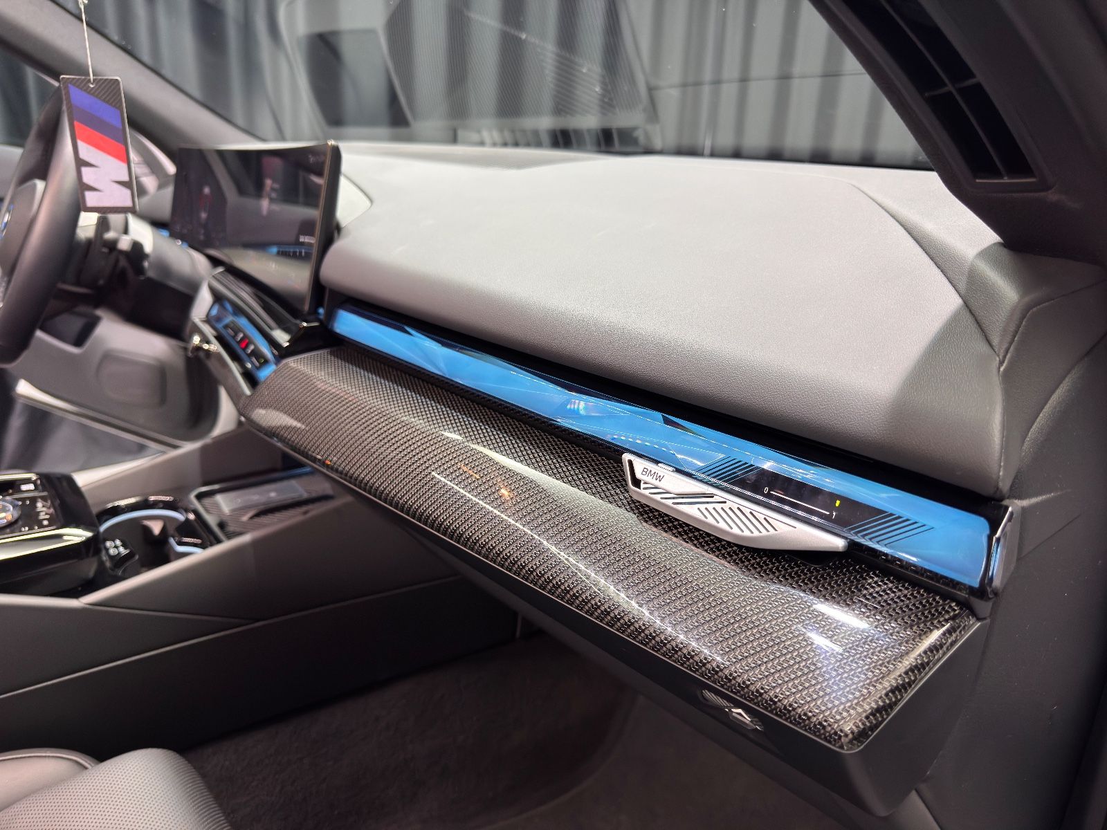 Fahrzeugabbildung BMW 550e Lim. xDrive M SPORT|CARBON|PANO|21 ZOLL|