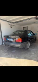 BMW e36 318i Oldtimer - BMW 318 aus 1995: 318i