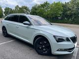 Skoda Superb 2.0 TSI DSG 4x4 L&K Combi L&K - Skoda Superb: Allradantrieb, Combi