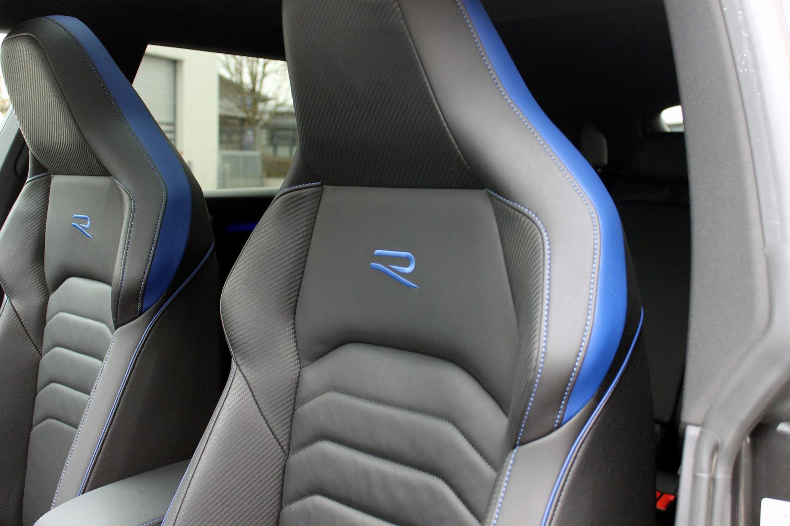 Fahrzeugabbildung Volkswagen Arteon R ShootingBrake 4Motion ACC 360° HUD AHK