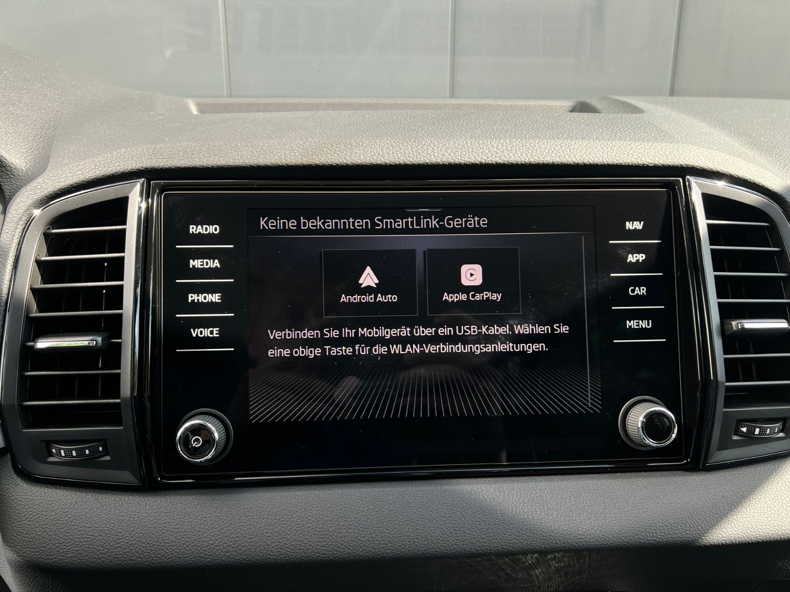 Fahrzeugabbildung SKODA Karoq Selection 1.5 TSI DSG *AHK, LED, ACC, 18"L