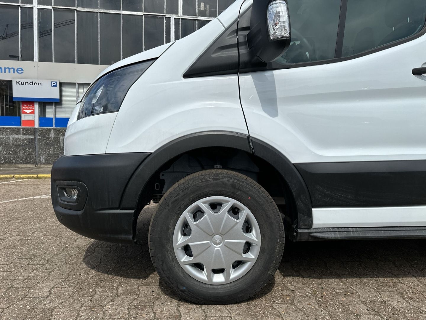 Fahrzeugabbildung Ford Transit Kasten E 350 L3 Trend Elektromotor Navi