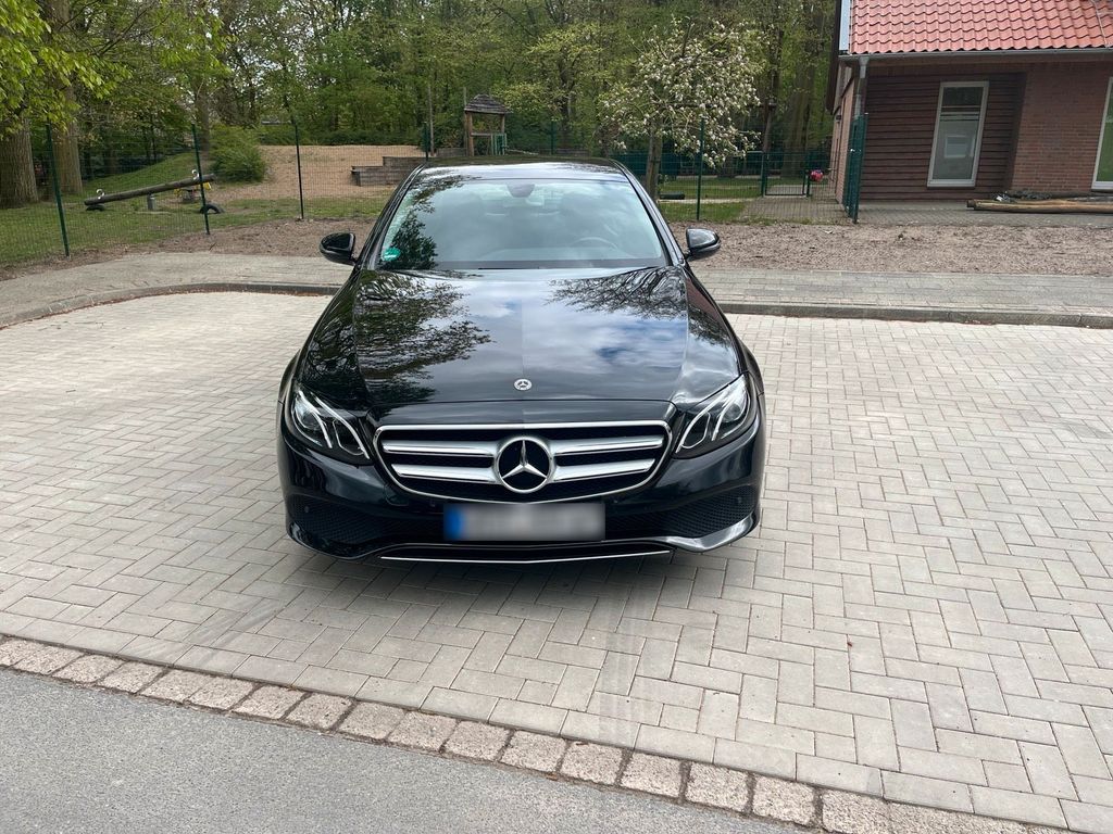Image of Mercedes-Benz E 200