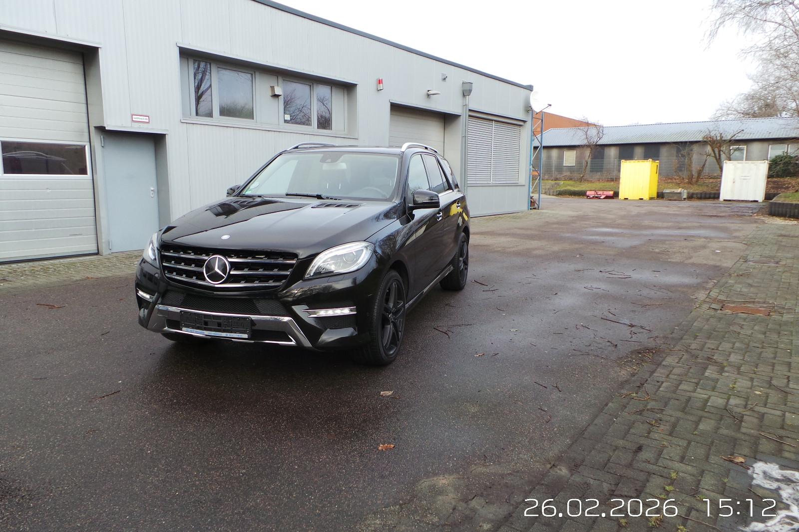 Mercedes-Benz ML 350 CDI BT 4M AMG SH,21",NAVI,AHK,SD,XENON