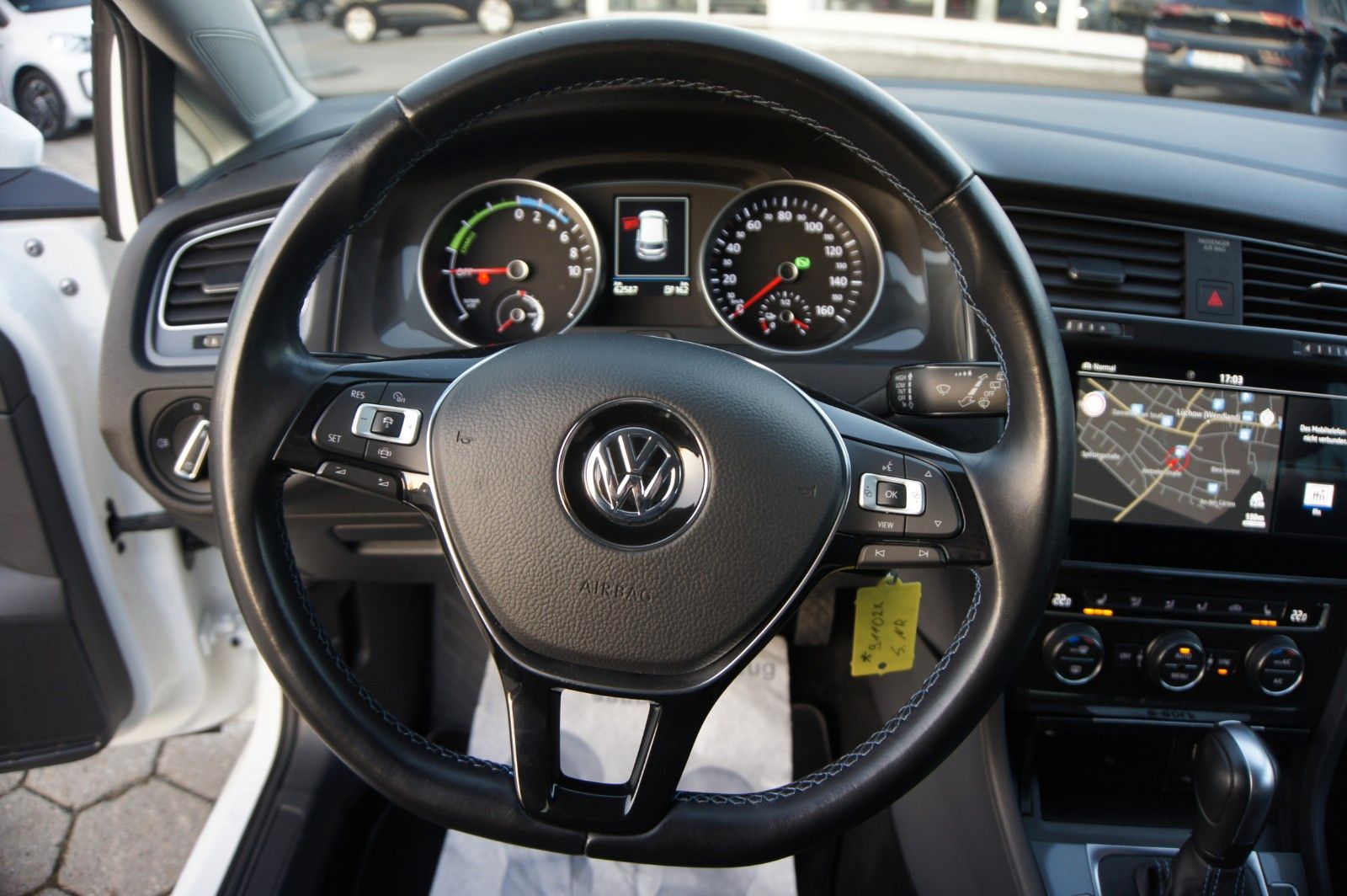 Fahrzeugabbildung Volkswagen Golf VII e-Golf LED CCS NAVI SHZ ACC PDC