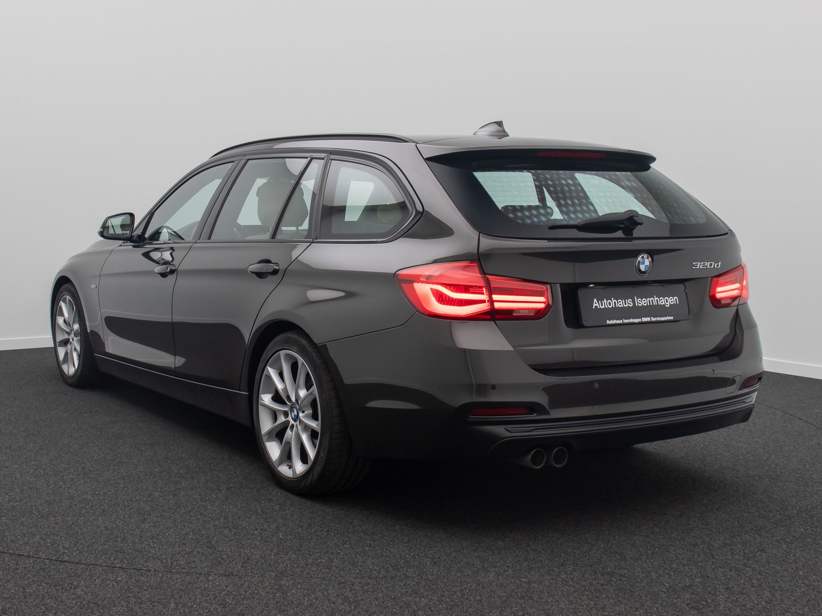 Fahrzeugabbildung BMW 320d SportLine Kamera HiFi NaviPro Alarm Komfort