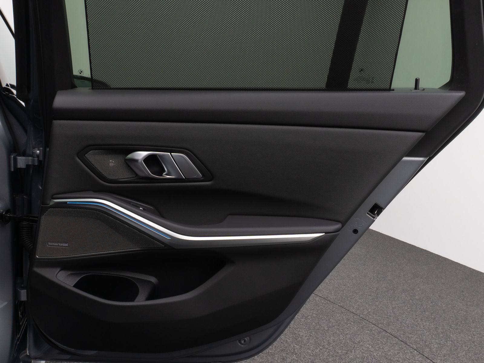 Fahrzeugabbildung BMW 330i  M Sport Panorama 360° HUD DAB H/K 19Zoll