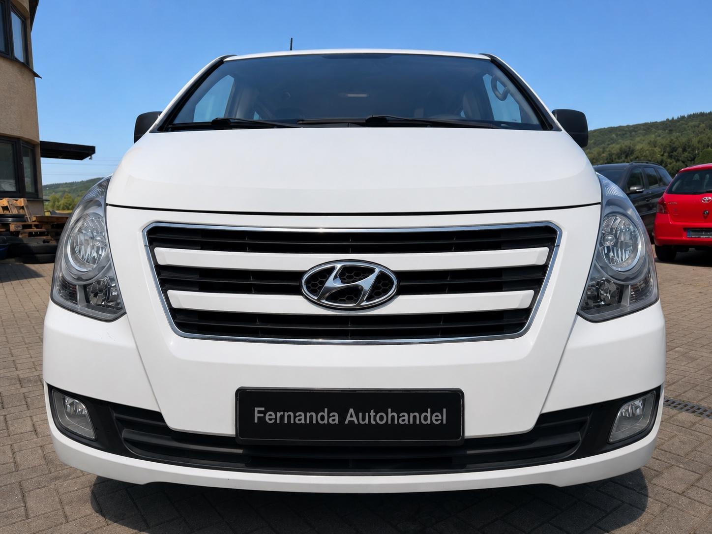 Hyundai H-1 Travel Comfort | 1 hand | 8 Sitzer |