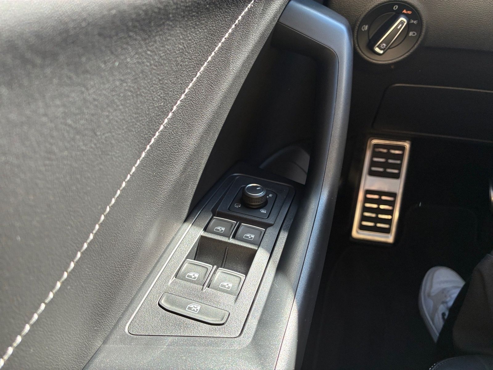 Fahrzeugabbildung Volkswagen T-Roc 1.5 TSI Goal Kamera,LED,Navi,PDC,SHZ,ACC