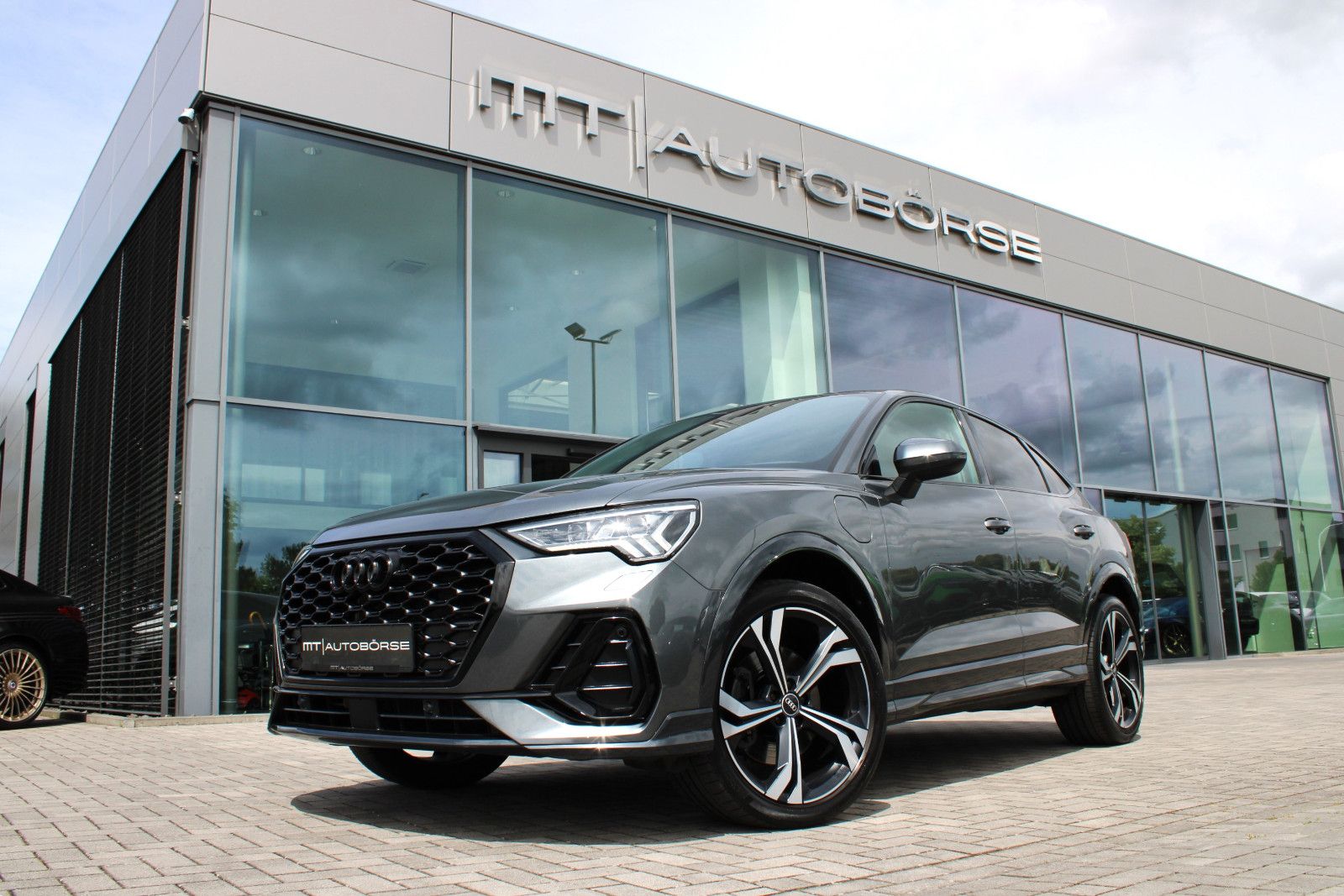 Audi Q3 SPORTBACK 45 TFSIe S LINE/AHK/ACC/MATRIX/20" foto 1