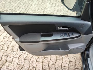 Bild 5 Suzuki SX4 Club 1.6 VVT i-AWD 4x4+AHK+SHZ+ALU+CD+