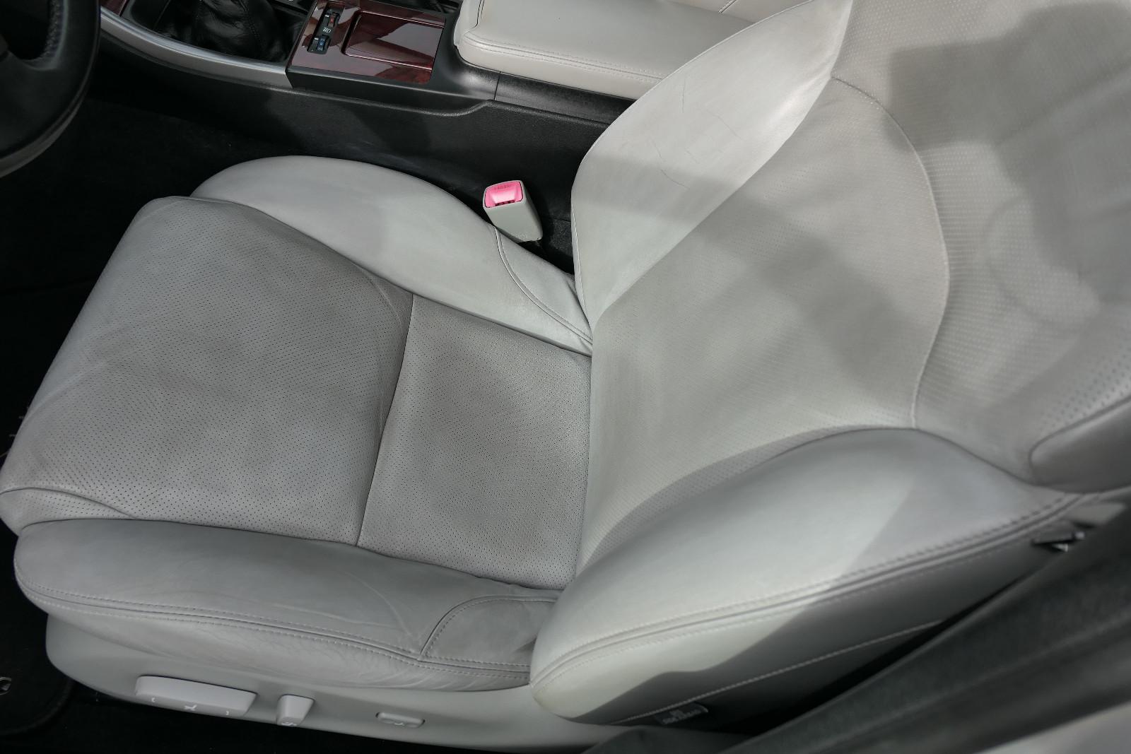 Lexus IS 250 V6 208ch - Attelage - Navi - Sièges ventilés - Xénon - Pneus toutes saisons