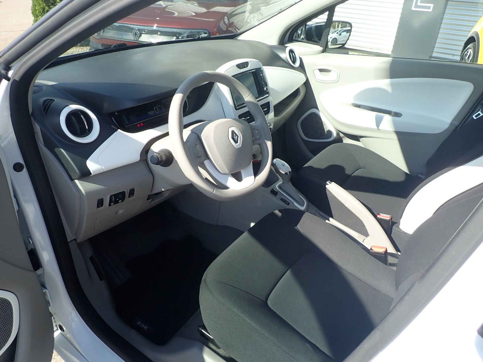 Fahrzeugabbildung Renault ZOE Life Z.E. 40