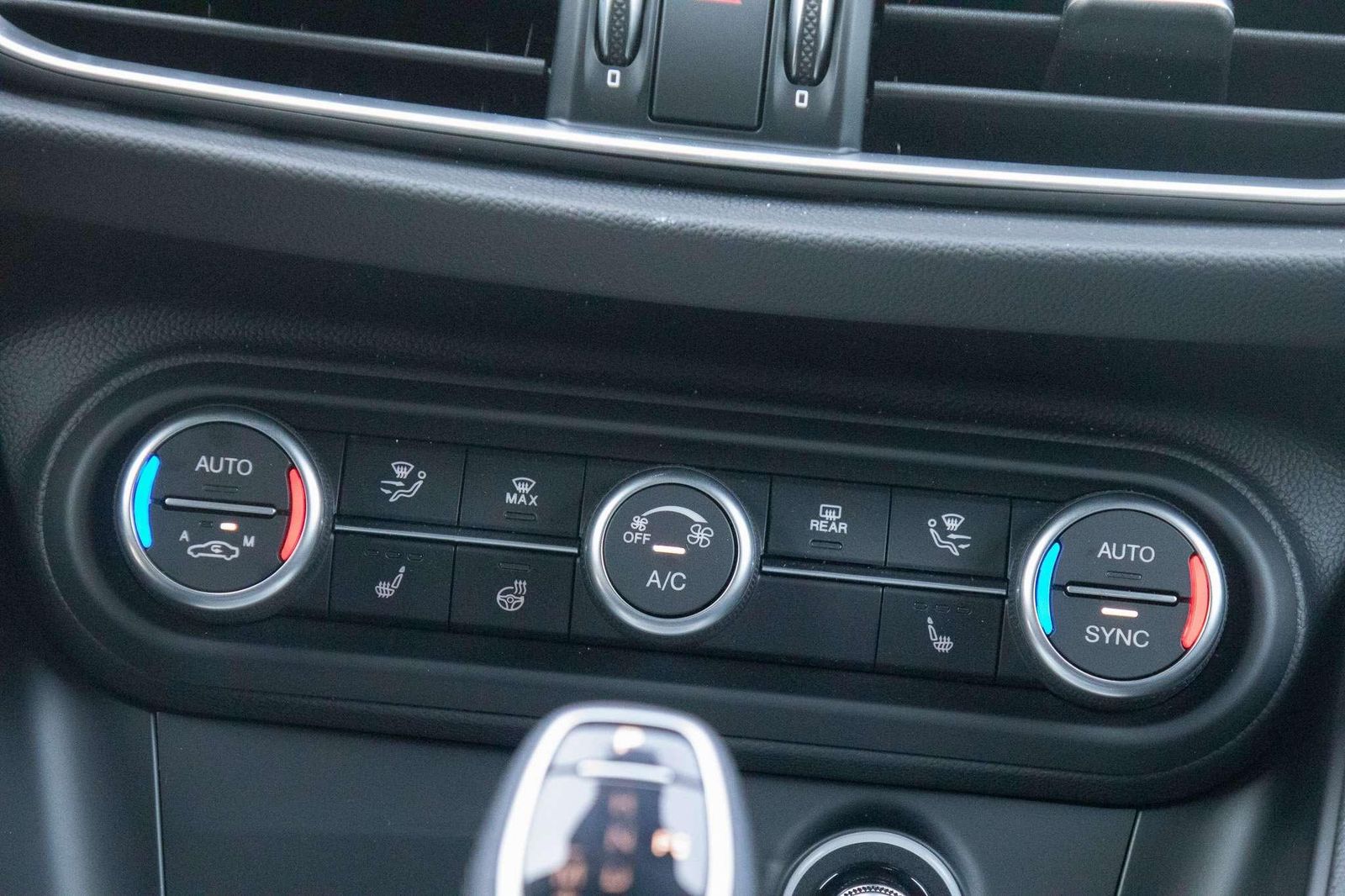 Fahrzeugabbildung Alfa Romeo Stelvio MY24 Intensa 2.0T AT8 Q4