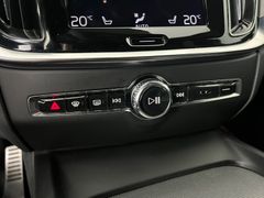 VOLVO V60 R Design / 310PS / NUR 96.tKM / 2.HD / HK / VOLVO V60 R Design / 310PS / NUR 96.tKM / 2.HD / HK /