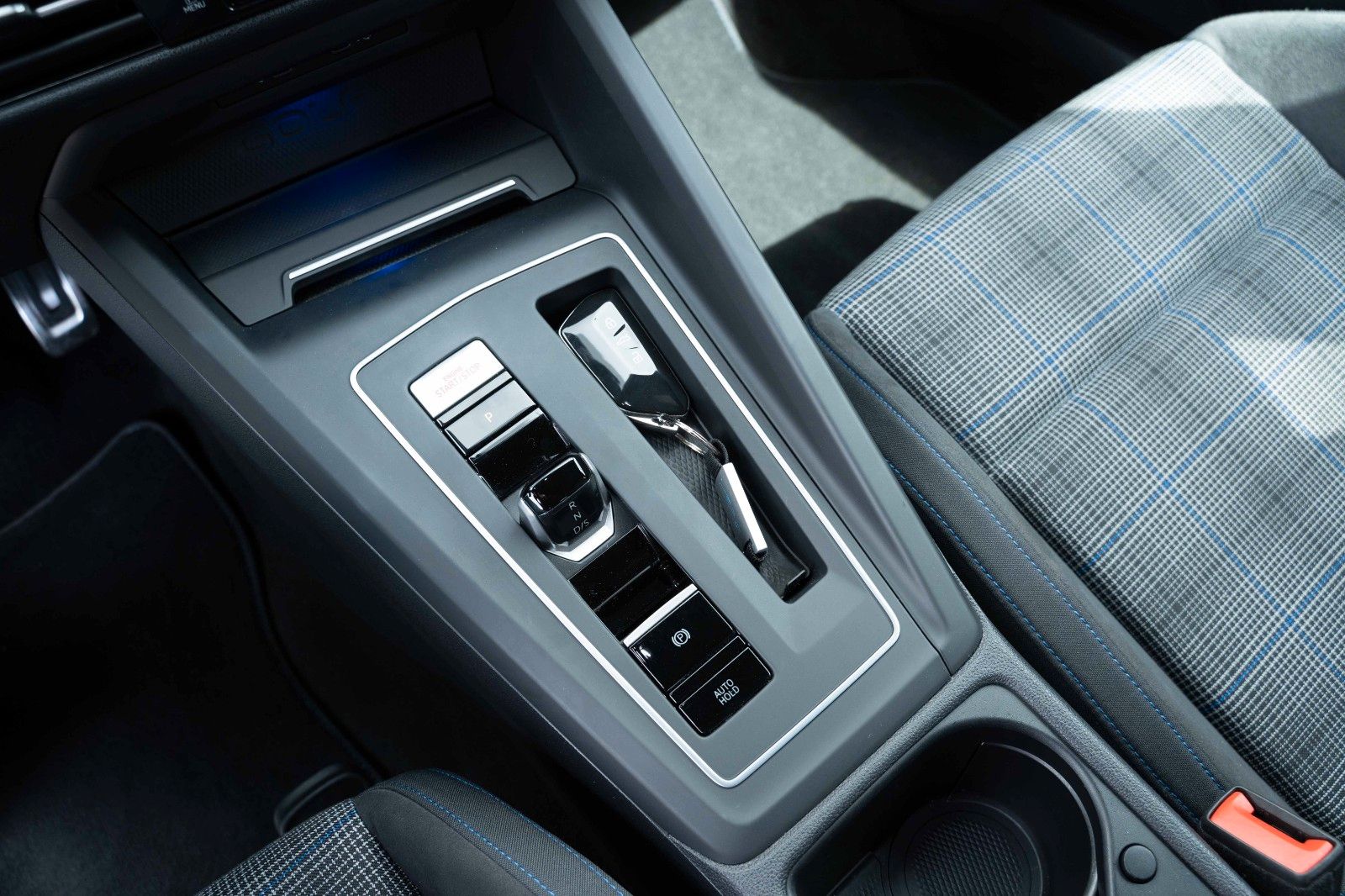 Fahrzeugabbildung Volkswagen GOLF VIII GTE 1.4 LED+ DSG VIRT. 360° APP.CON.