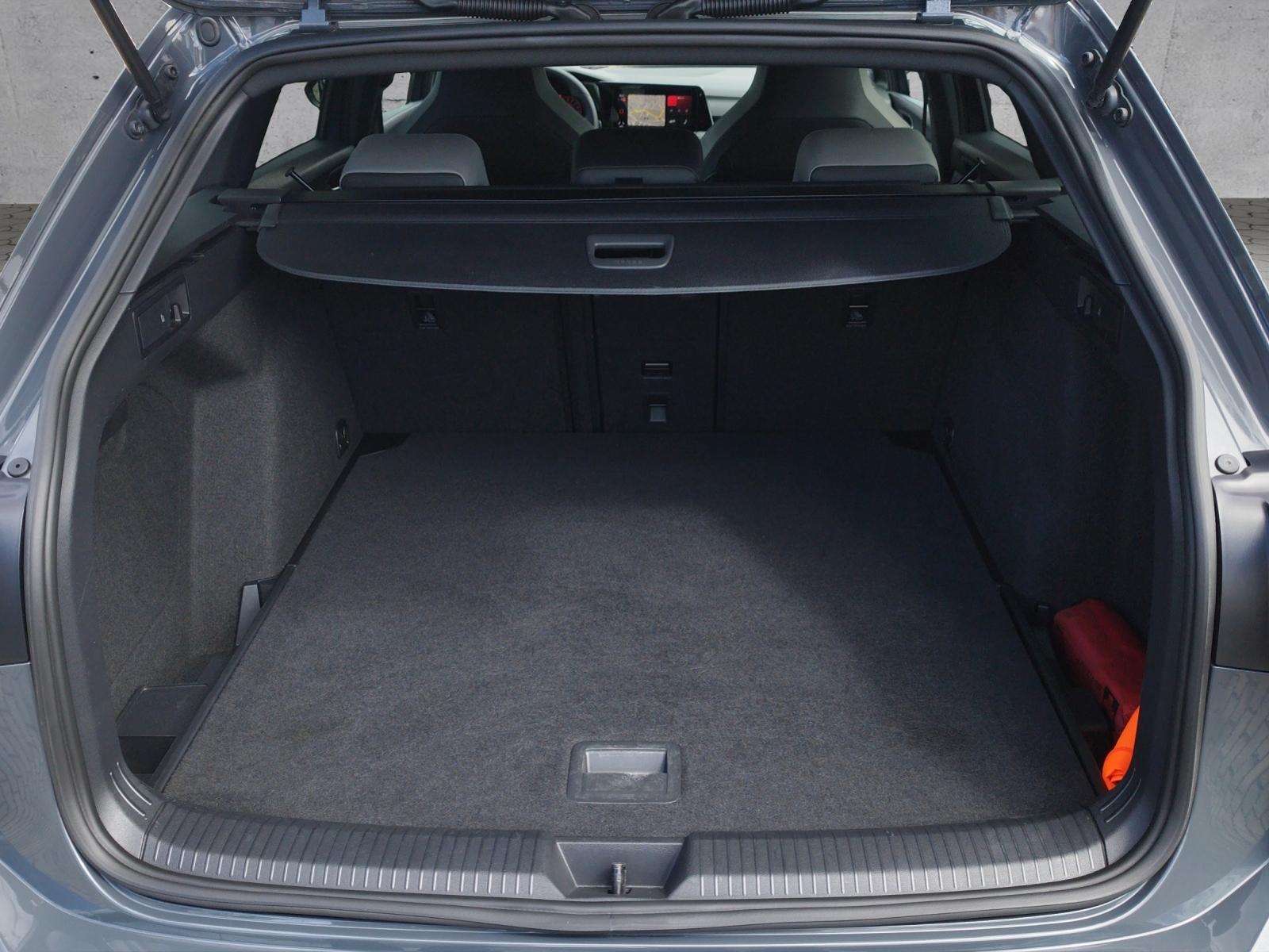 Volkswagen Golf VIII Variant 1.5 TSI R-LINE AHK/PANO/MATRIX, миниатюра 12