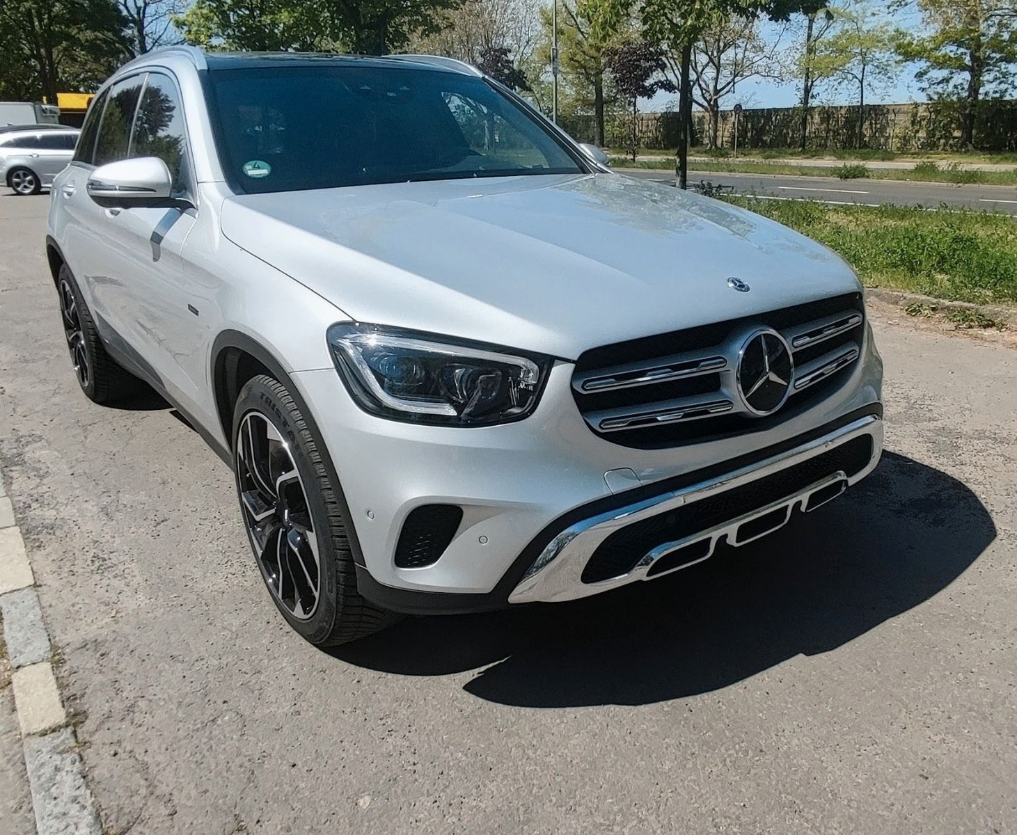 MERCEDES-BENZ GLC 300 e 4MATIC Autom. - VOLLAUSSTATTUNG -TOP-