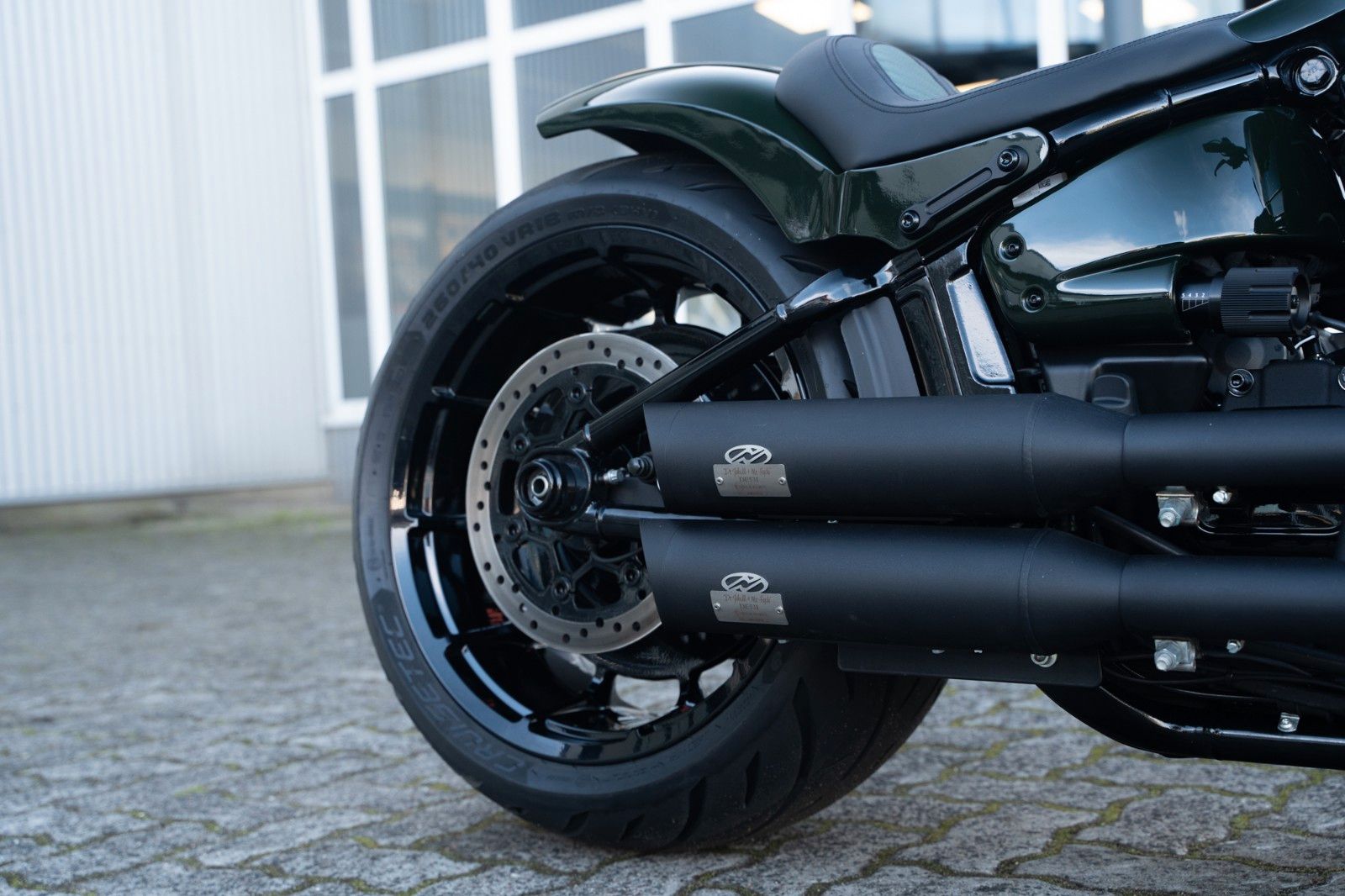 Fahrzeugabbildung Harley-Davidson GREEN DARK FAT BOY FLFBS 114 MY24 -JEKILL&HYDE-
