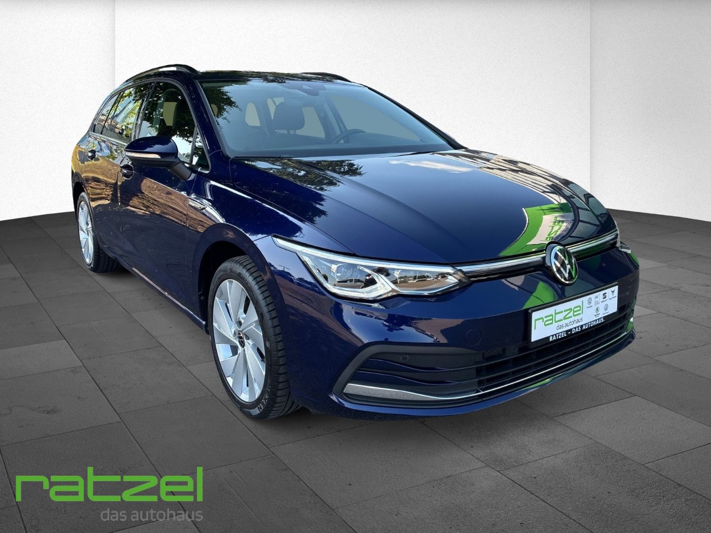 Fahrzeugabbildung Volkswagen Golf Variant VIII 1.5 TSI STYLE +NAVI+IQ.LIGHT