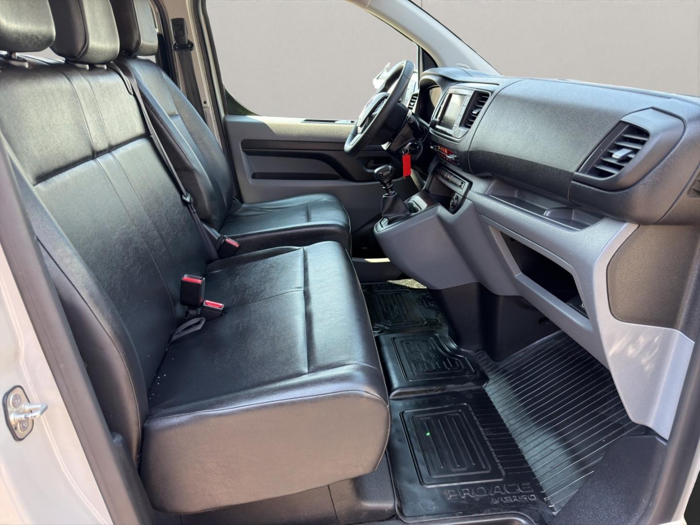 Toyota Proace L1 Kombi Comfort Navigation Anhängerkuppl