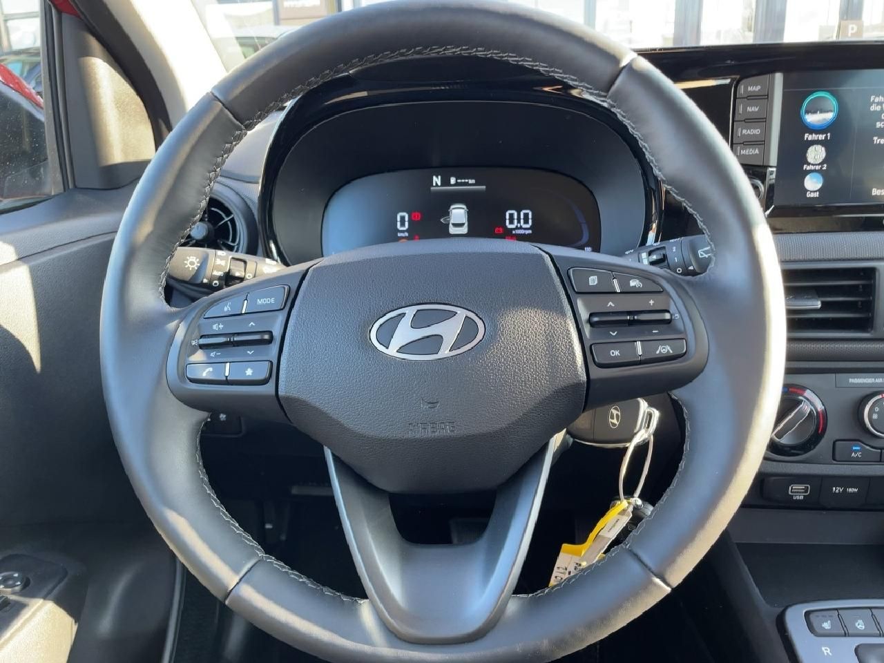 Fahrzeugabbildung Hyundai i10 Trend 84PS Automatik Navi SHZ EPH+Kamera DAB