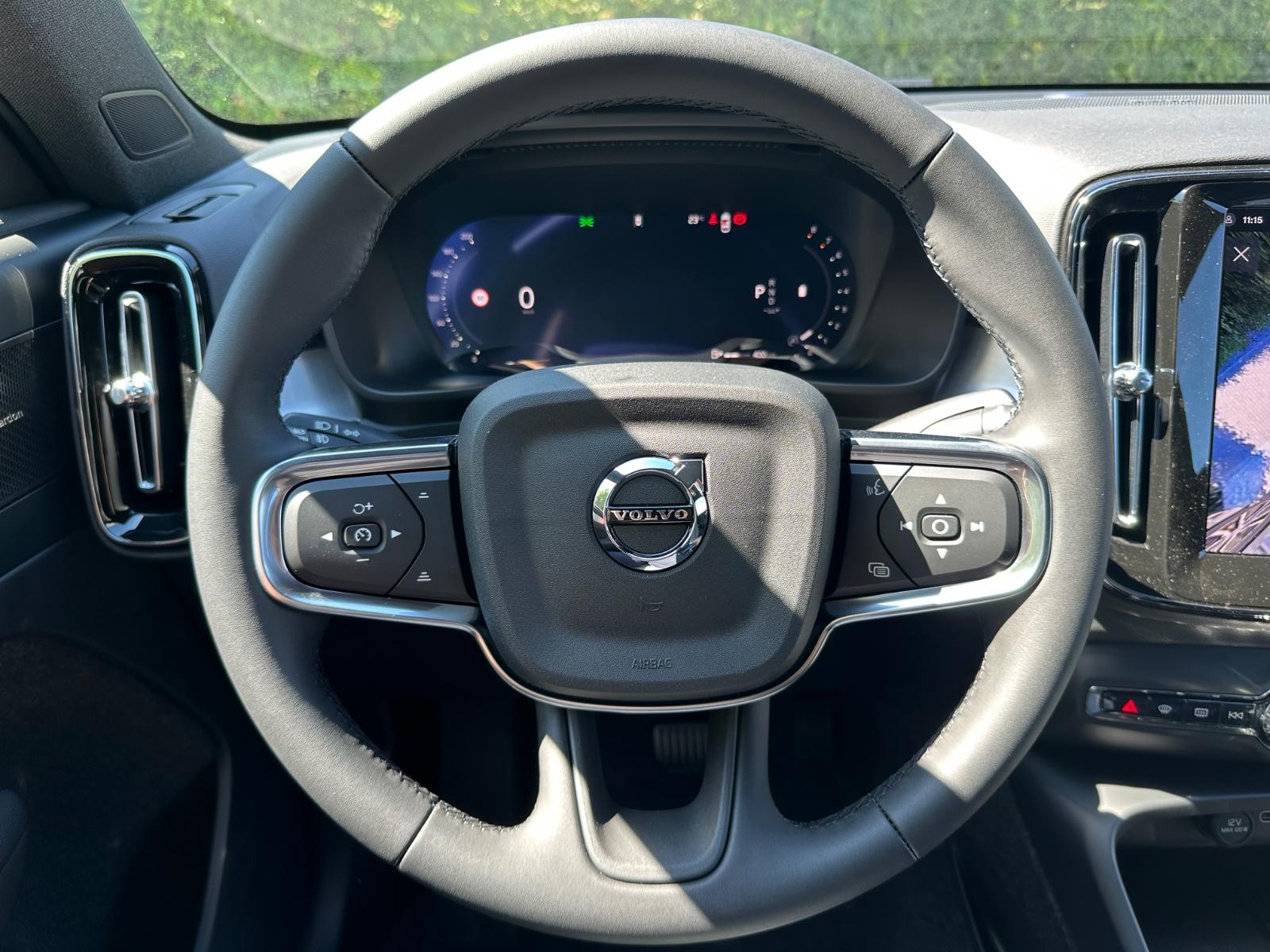Volvo XC40 B3 BLACK EDT PLUS+360°CAM+LED+HK SOUND+20"