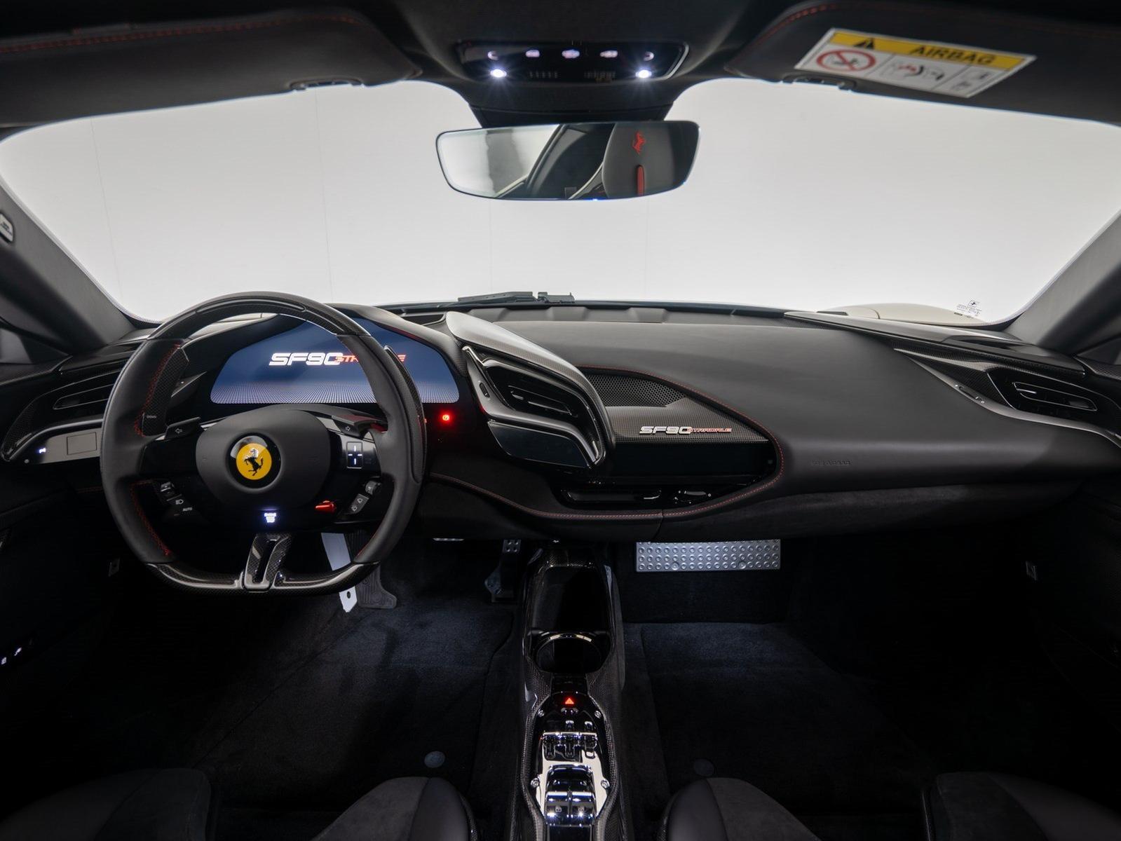Ferrari SF90 Stradale ASSETTO FIORANO