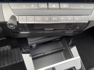 Bild 21 Opel Astra GS ST AT8/NAVI/SHZ+LHZ/PDC vo+hi+360Kamera