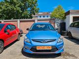 Hyundai i30 CW blue 1.4 Classic *  AHK. *  Tüv. 12 / 27 - Hyundai i30 aus 2011 mit Benzin-Antrieb: Kombi