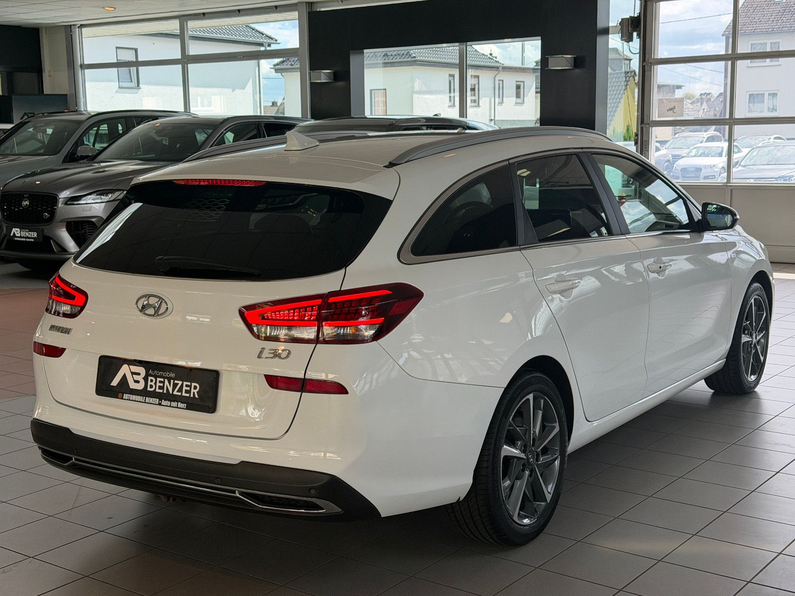 Fahrzeugabbildung Hyundai i30 Prime CW /AUTOMATIK/MEMORY/LEDER/HEIZ-LENKR