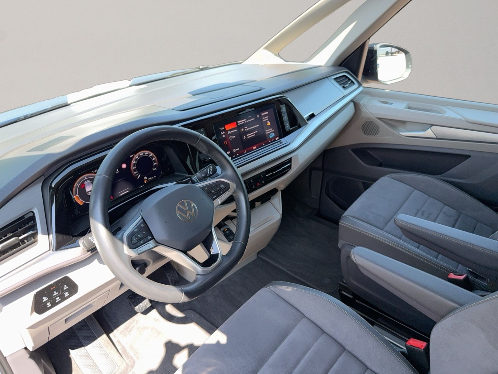 T7 Multivan Style 2.0 TDI lang LÜ, DCC, AHK, Sth