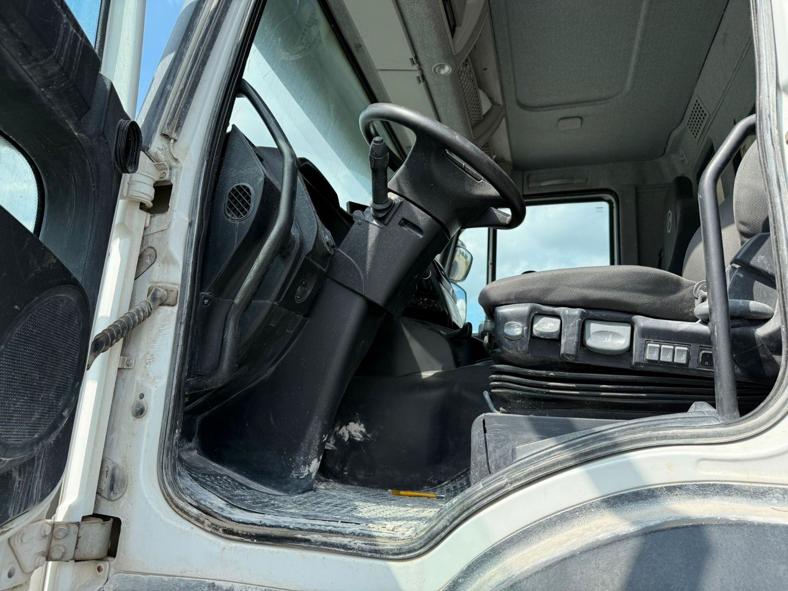 Fahrzeugabbildung Iveco Astra 8x8 Mulden Kipper HD9 86.54