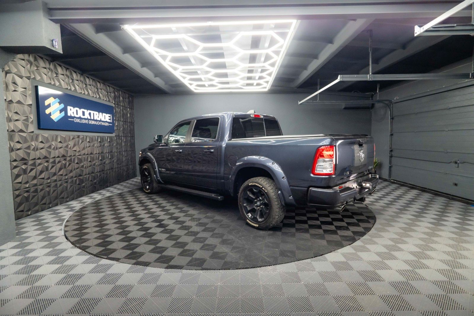 Fahrzeugabbildung Dodge RAM 5.7 V8 HEMI 4x4 OFFROAD Night Limited 19%