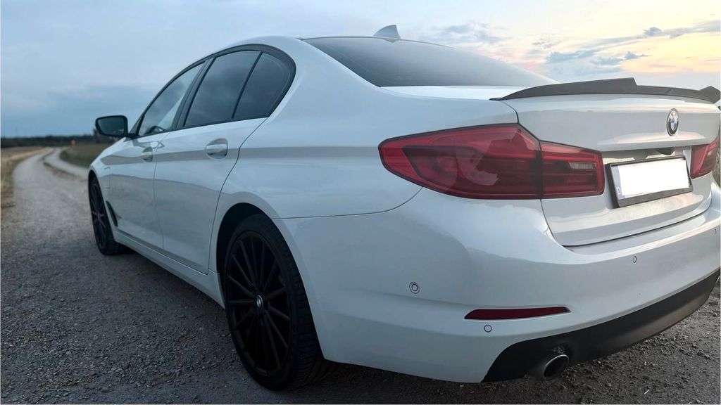 Image of BMW 530