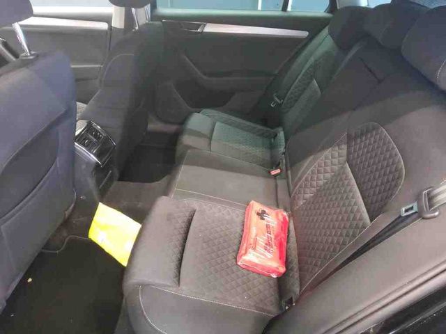 Superb Combi 2.0 TDI Ambition KAMERA+DAB+NAVI+PD