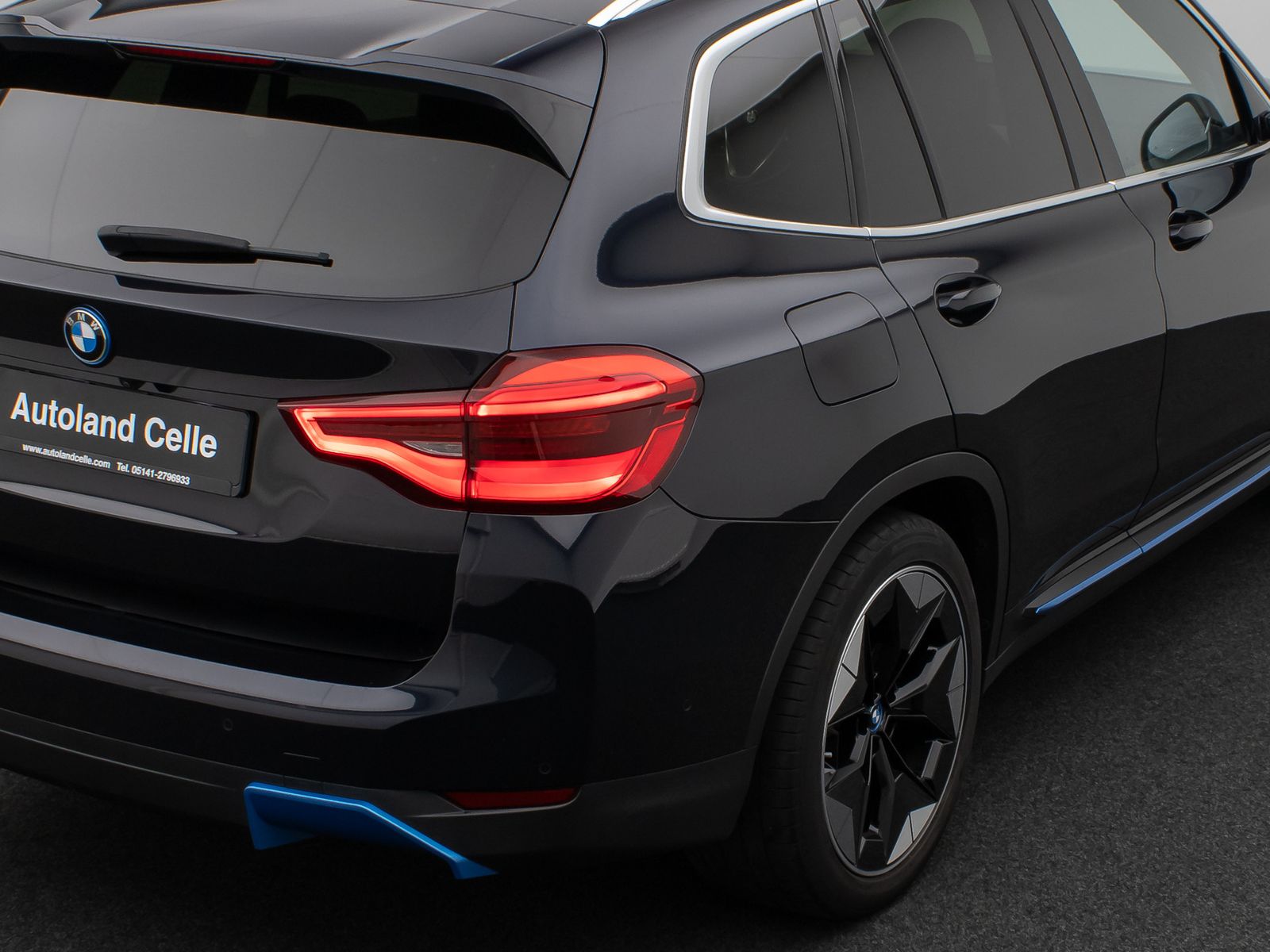 Fahrzeugabbildung BMW iX3 Impressive Panorama 360°HUD DAB H/K Komfort