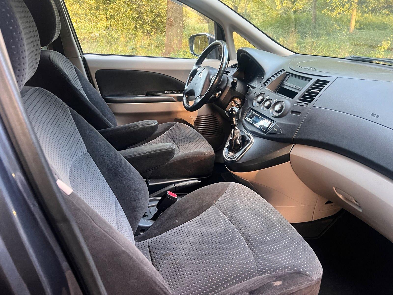 Mitsubishi Grandis 2005 — photo 13