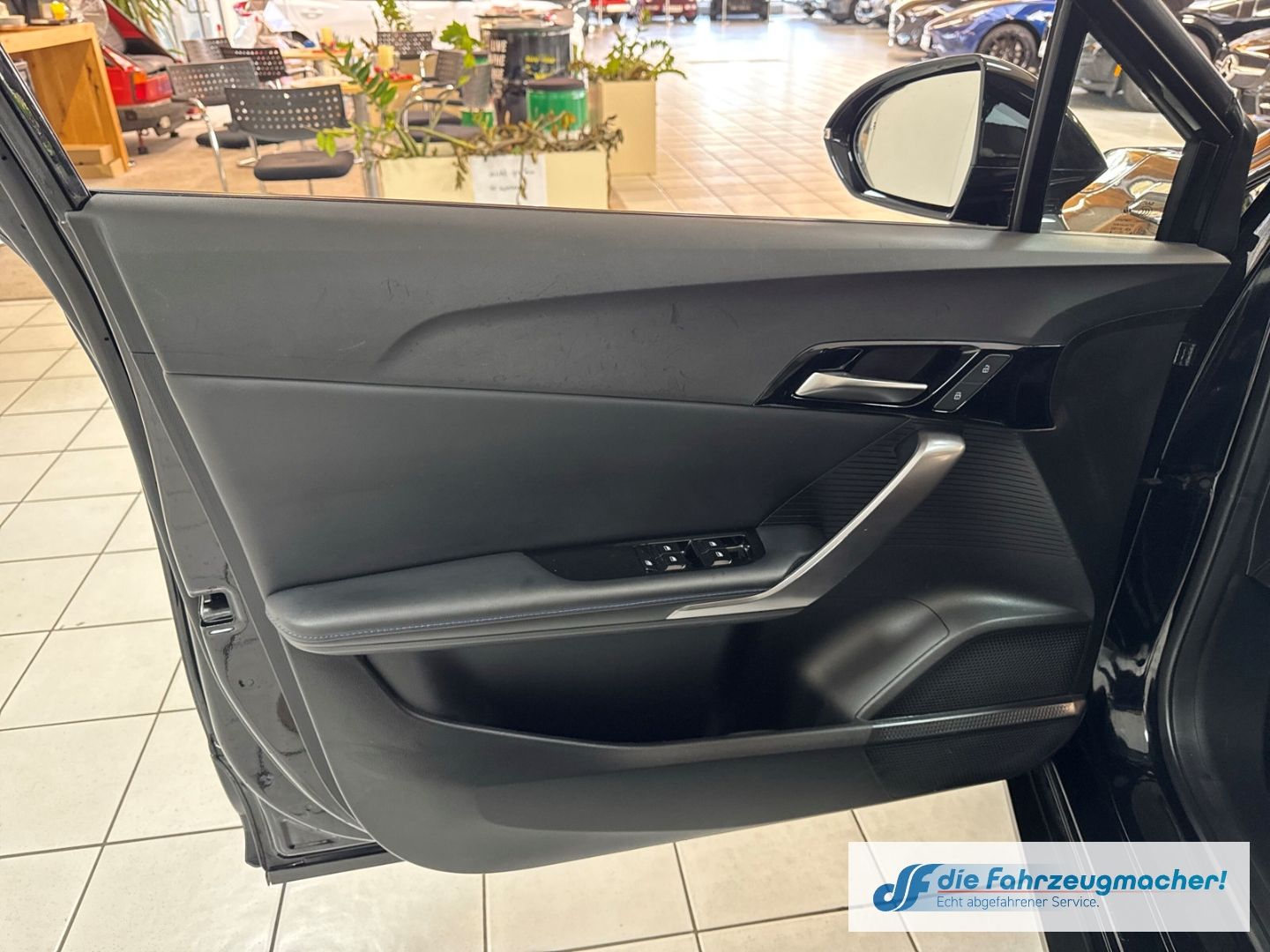 Fahrzeugabbildung MG MG4 Luxury Elektromotor 150 kW Digitales Cockpit