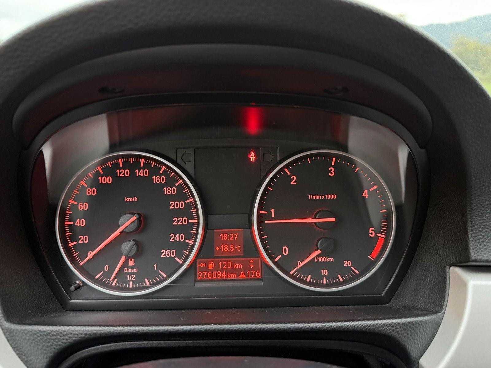 BMW 318 2010 — photo 10