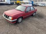 Opel Ascona - Opel Ascona mit Benzin-Antrieb: Limousine