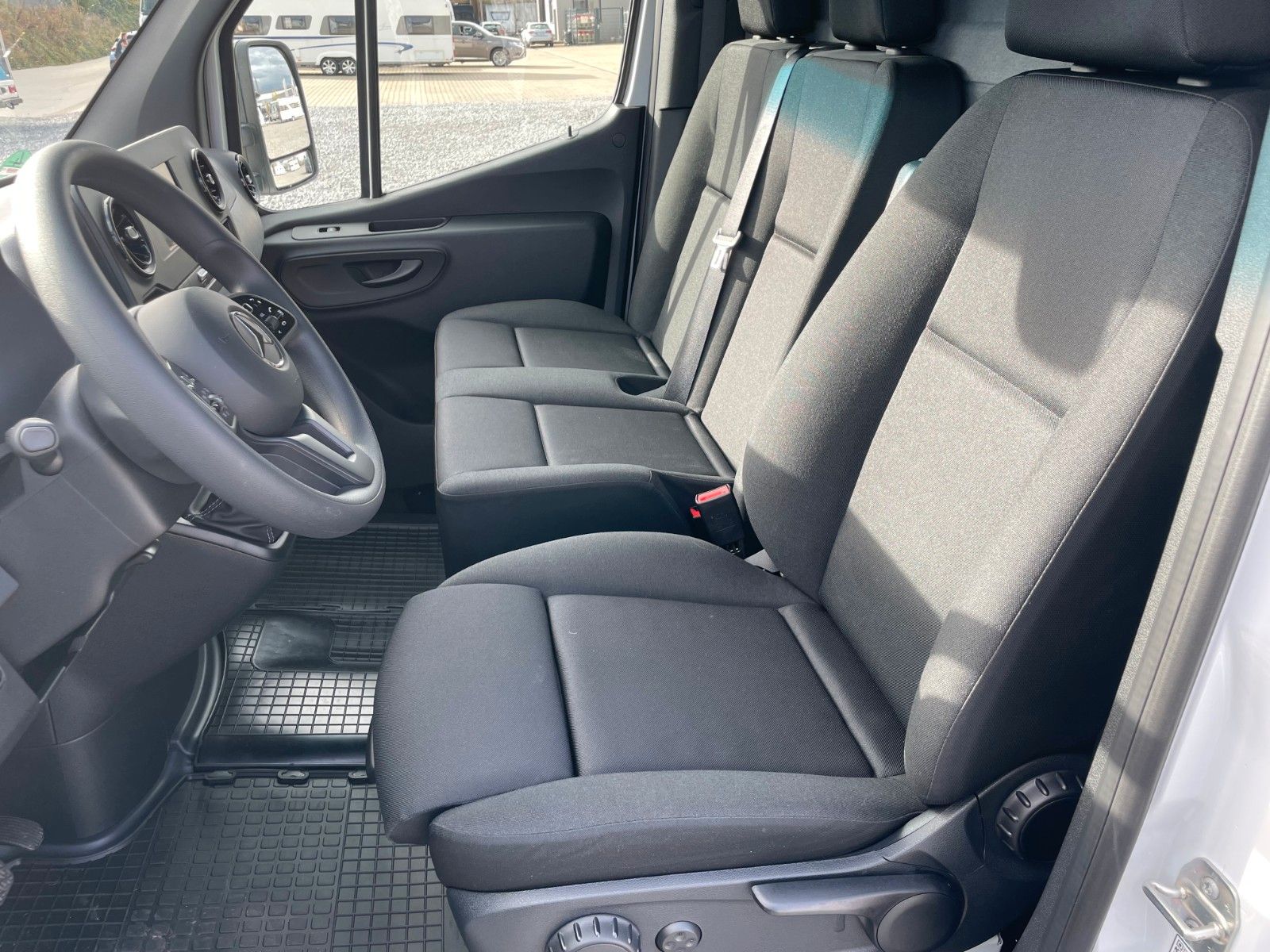 Fahrzeugabbildung Mercedes-Benz Sprinter III 317 CDI  Koffer  LBW Kam Navi