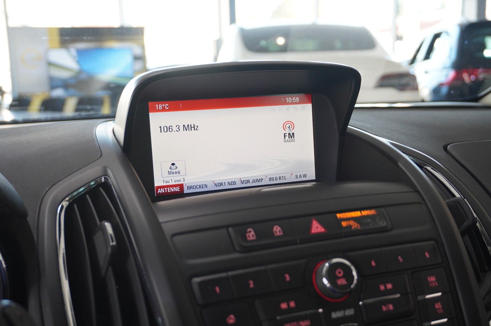 Fahrzeugabbildung Opel Zafira C Tourer 1.6 INNOVATION NAVI/BI-XENON/AHK