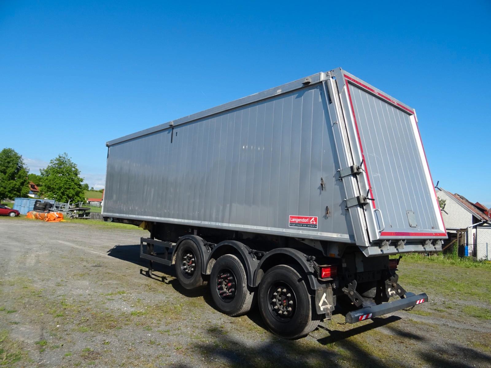 Schmitz Cargobull Kippmulde SKA Flüssigkeitsdicht 46m³ Beschädigt