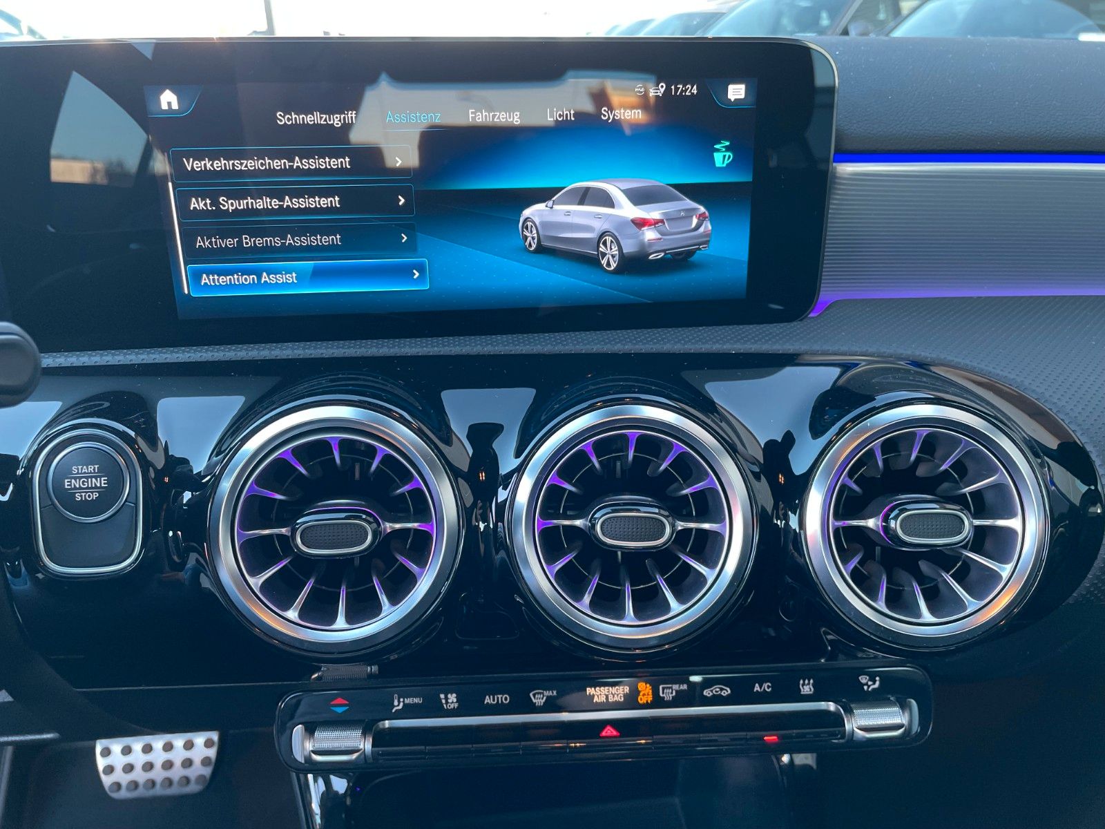 Fahrzeugabbildung Mercedes-Benz A 250e Limo+AMG+Ambiente+RFK+19Zoll+MBUX+LED+