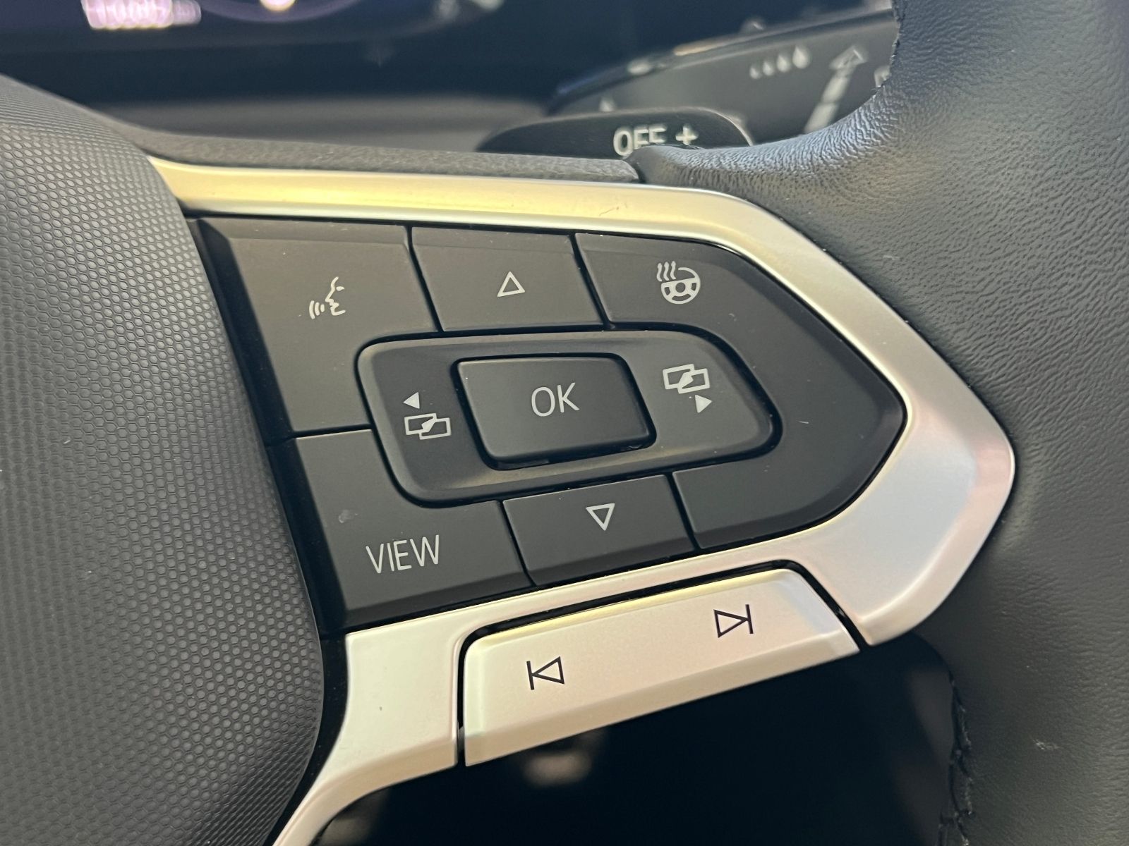 Fahrzeugabbildung Volkswagen Golf VIII Variant ACTIVE 1.5 eTSI DSG *AHK, LED,