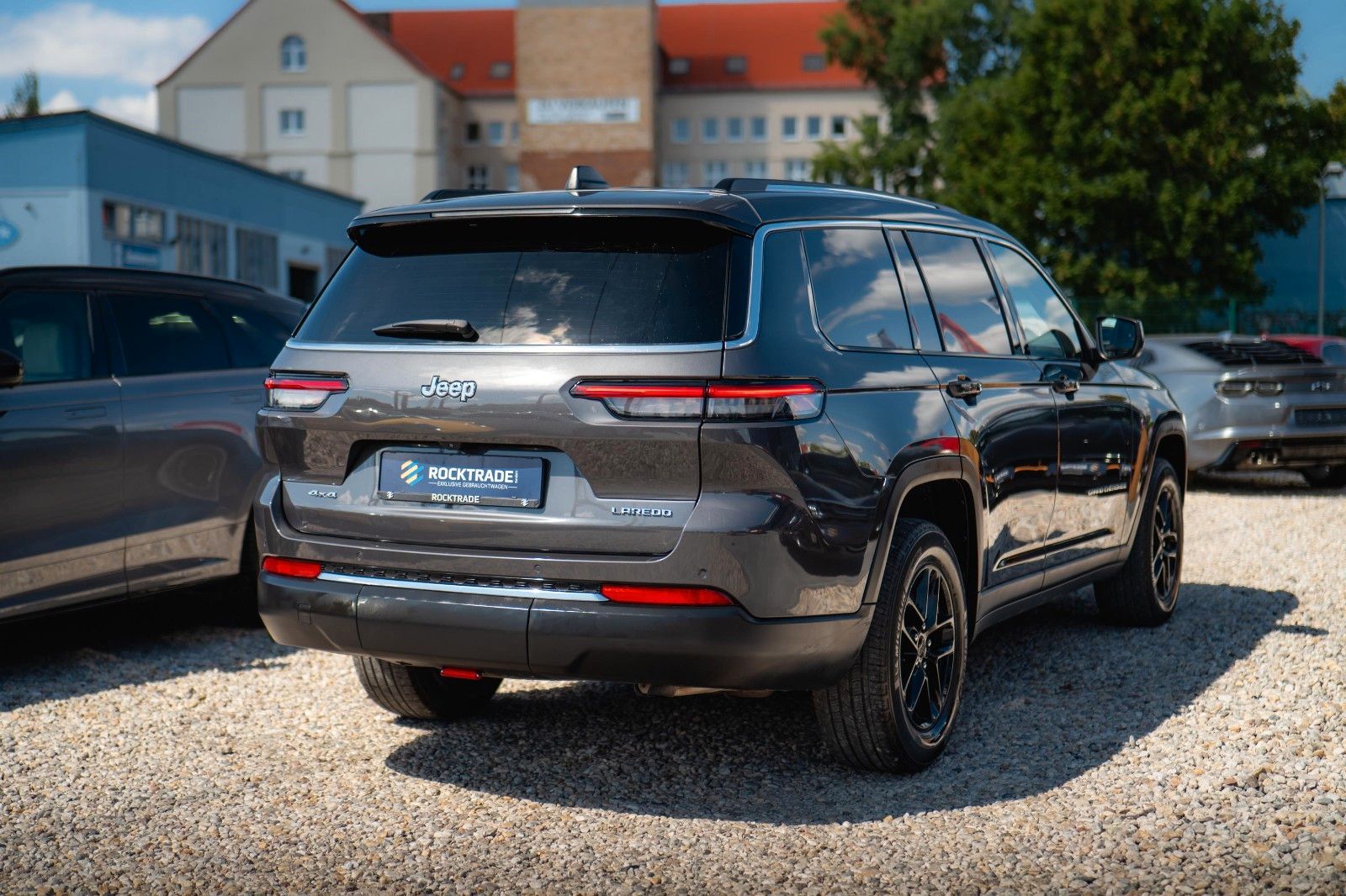 Fahrzeugabbildung Jeep Grand Cherokee 3.6 4x4 LAREDO L ACC Kamera 19%