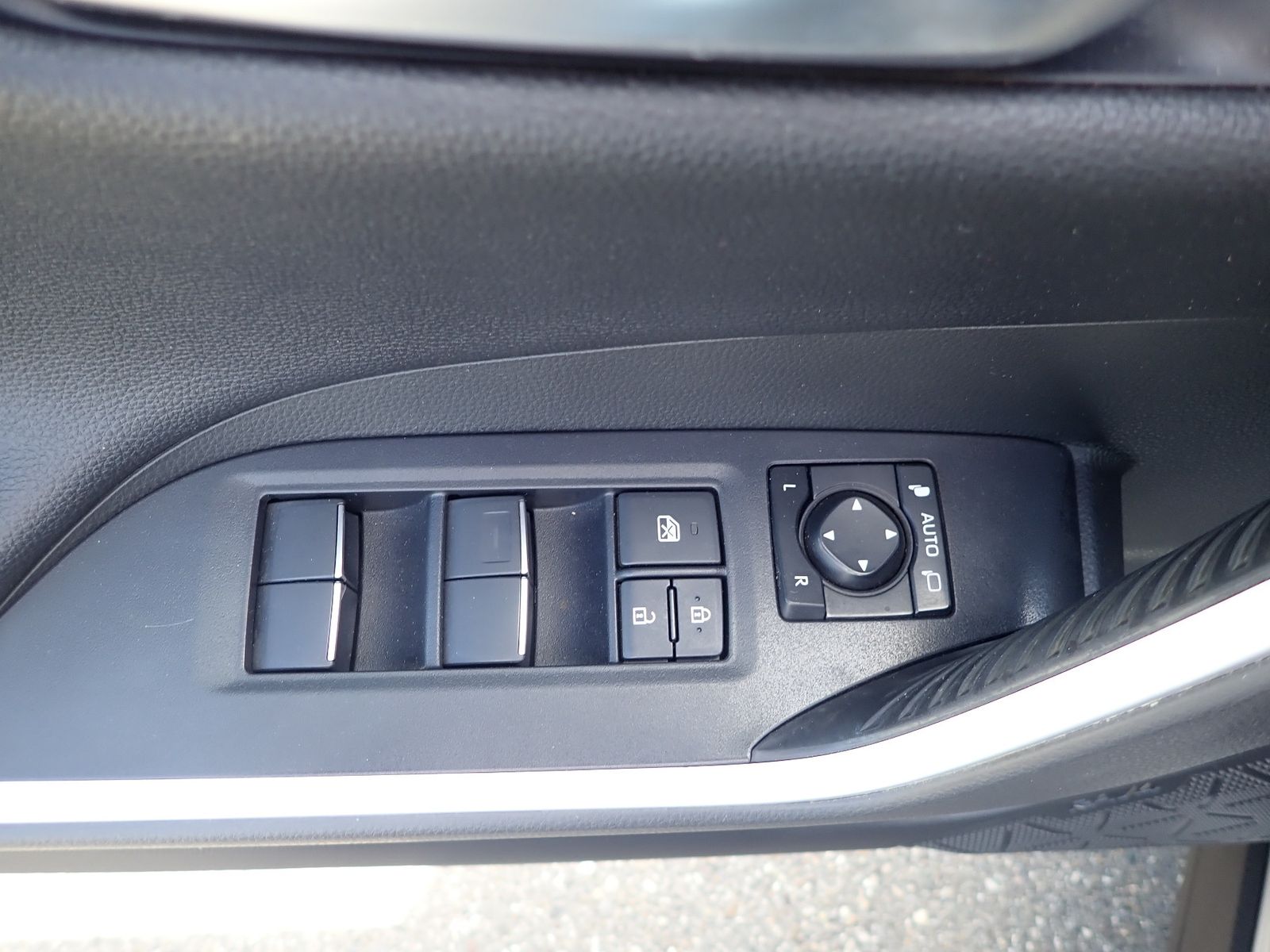 Fahrzeugabbildung Toyota RAV 4 Hybrid 4x2 Team Deutschland/AHK/KAMERA